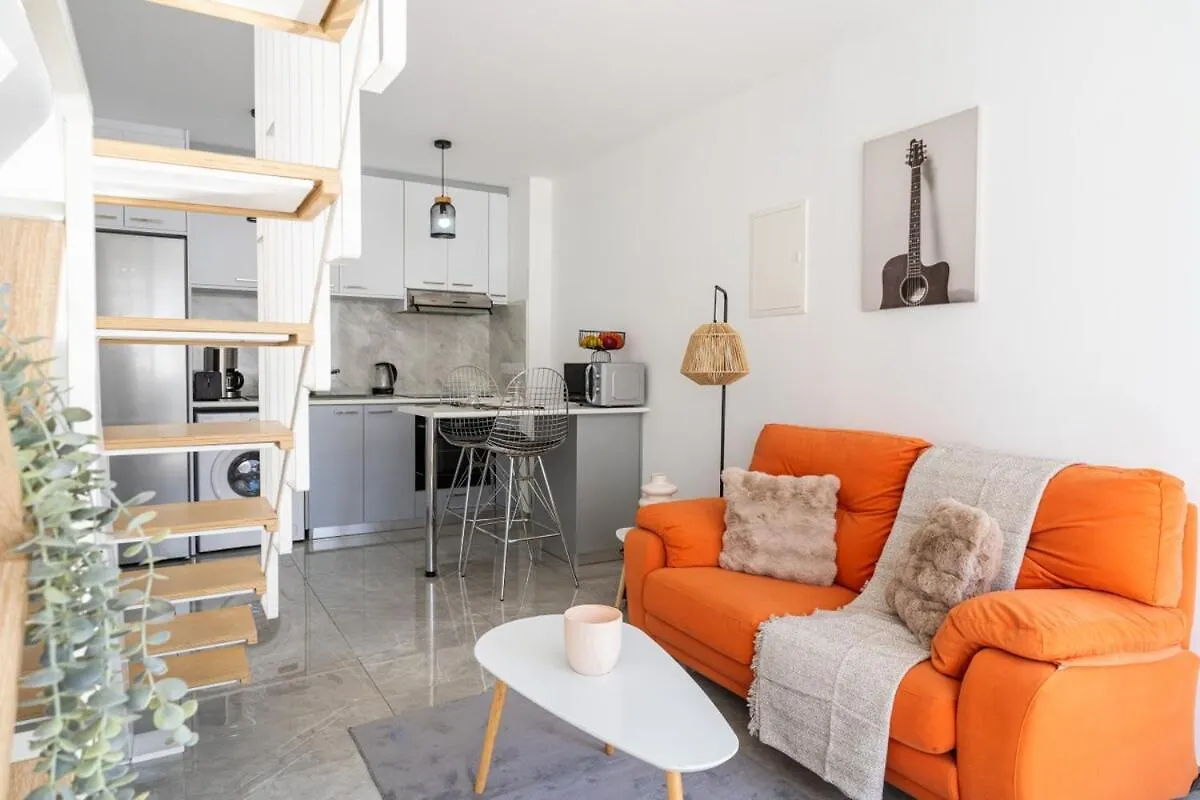 Tangerine Modern 1-Br Apartment In Larnaca 0*,