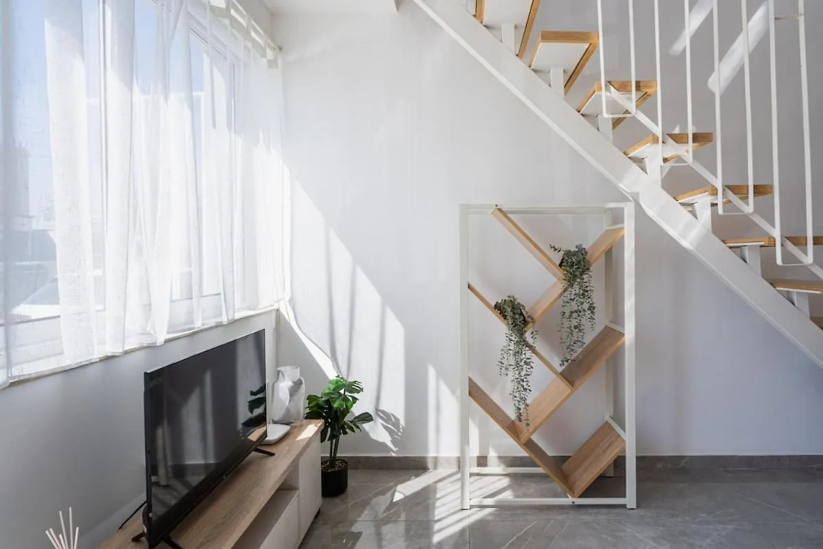 Tangerine Modern 1-Br Apartment In Larnaca
