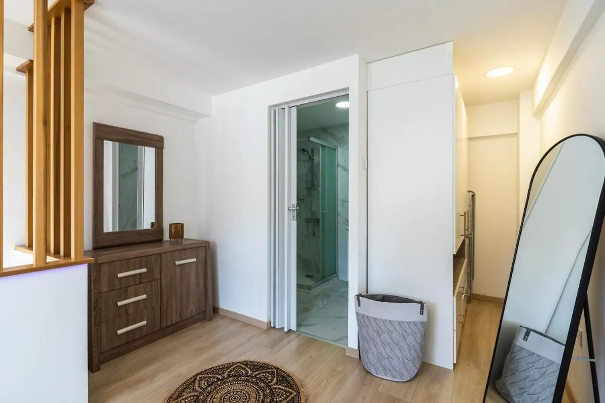 Tangerine Modern 1-Br Apartment In Larnaca