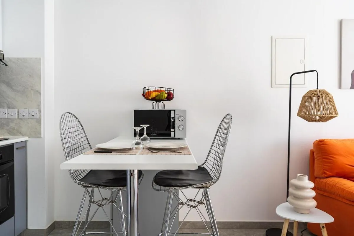 Tangerine Modern 1-Br Apartment In Larnaca 0*,