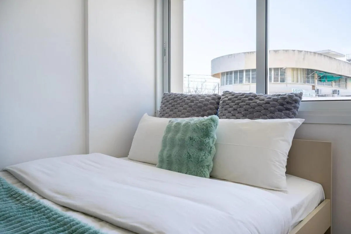 Tangerine Modern 1-Br Apartment In Larnaca