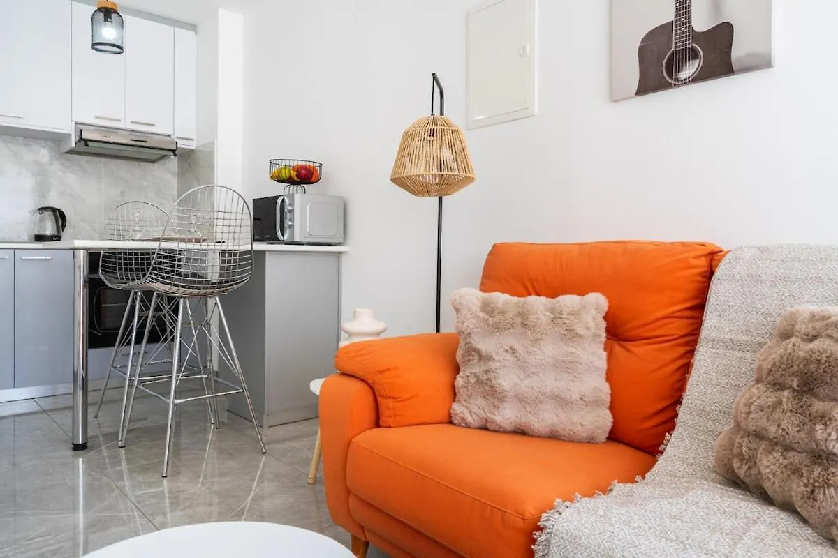 Tangerine Modern 1-Br Apartment In Larnaca